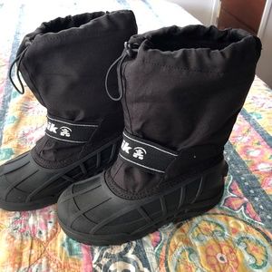Children's Kamik size 2 winter boots.